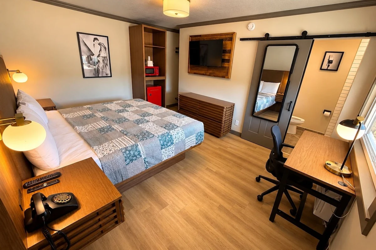 Renovated King Room at Drake Inn Nashville